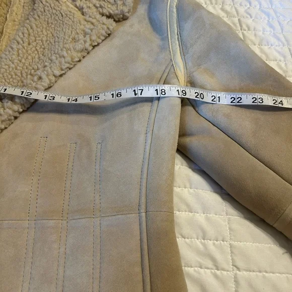 H&M Studio Authentic Suede 100% Lambswool Shearling Coat Size 6 Tan MSRP $499 - Picture 9 of 13